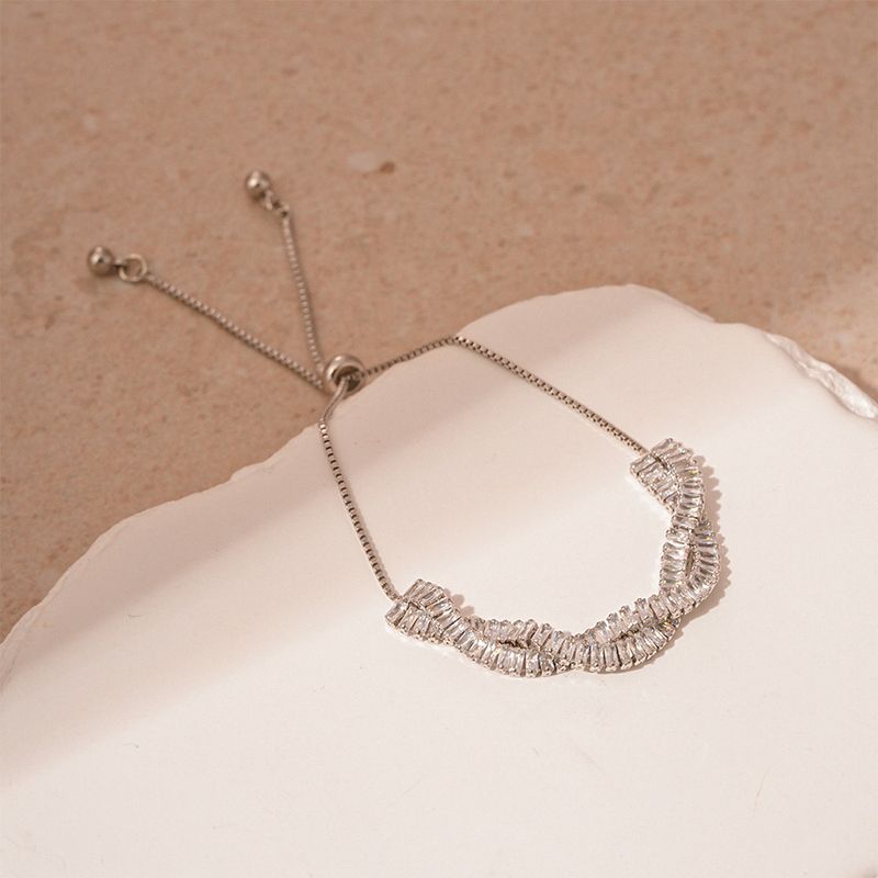 Braccialetto con croce in zircone intrecciato di alta qualità, gioiello leggero e versatile_voghion.com