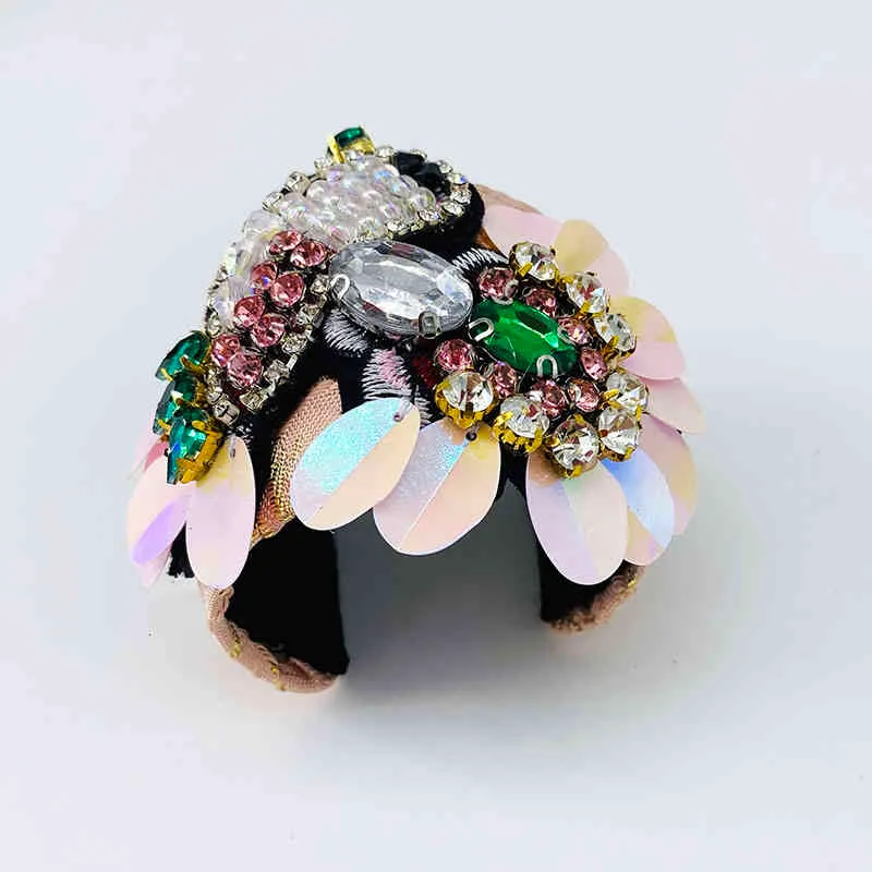 Pulseira de bracelete com berloques barroca e flores strass_voghion.com