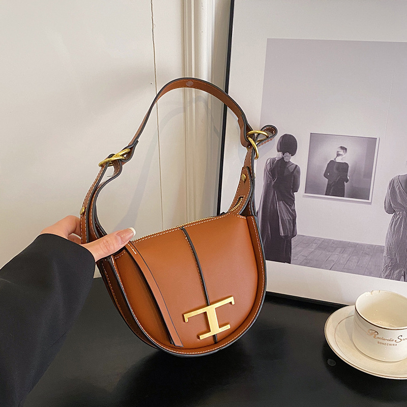 2024 new genuine leather crescent bag niche half-moon underarm bag saddle bag shoulder messenger bag manufacturers wholesale