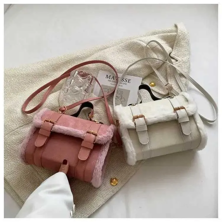 Winter Frauen Crossbody/schulter 2023 Neue Lamm Plüsch Veet Tasche Dame Kleine Quadratische Handtasche Französisch Korea StyleC241106_voghion.com