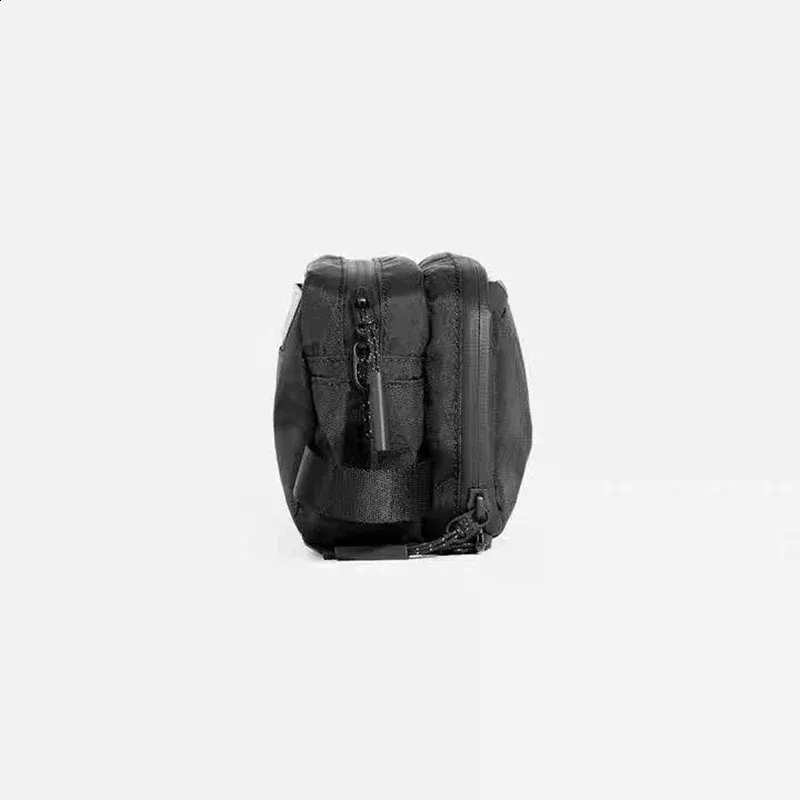 Trousse de toilette AER Dopp 2 X-Pac Nylon Mate Performance résistante à l'eau avec deux compartiments et pochette de rangement efficace_voghion.com