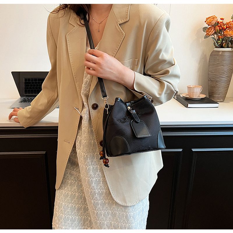 Bestickte kleine Tasche für Damen 2024 Neue trendige, einfache und vielseitige Beuteltasche, Cheongsam, Schultertasche,_voghion.com