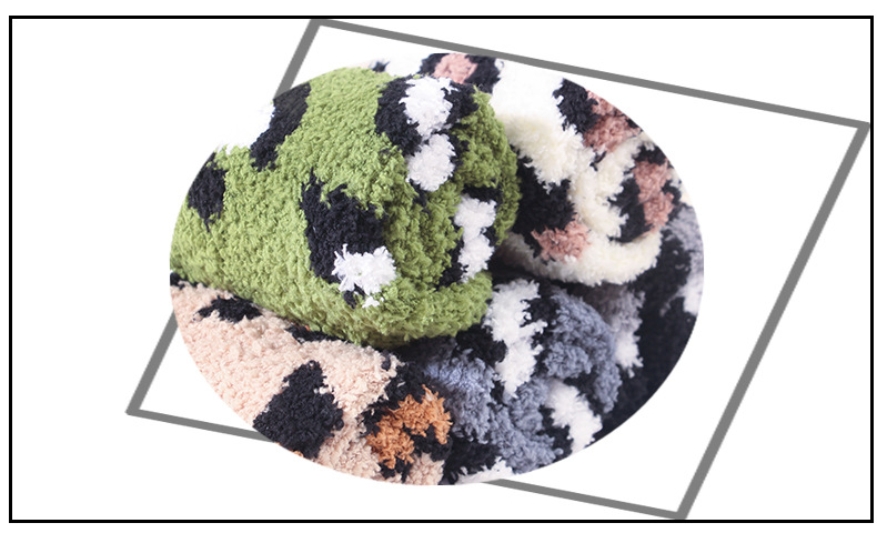 Jesienne i zimowe nowe skarpetki modne grube półaksamitne skarpetki domowe skarpetki koralowe aksamitne skarpetki panterka damskie skarpetki podłogowe_voghion.com