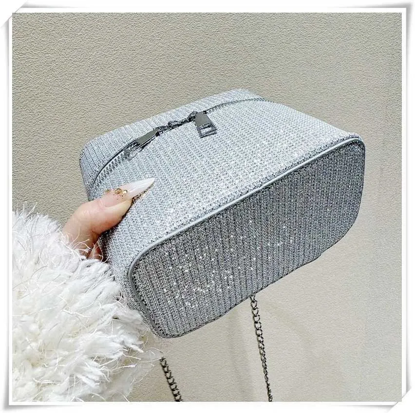Glänzende Box-Umhängetasche für Frauen, süße Mini-Umhängetasche mit Reißverschluss und Kette, lässige, allgleiche Pendlertasche_voghion.com