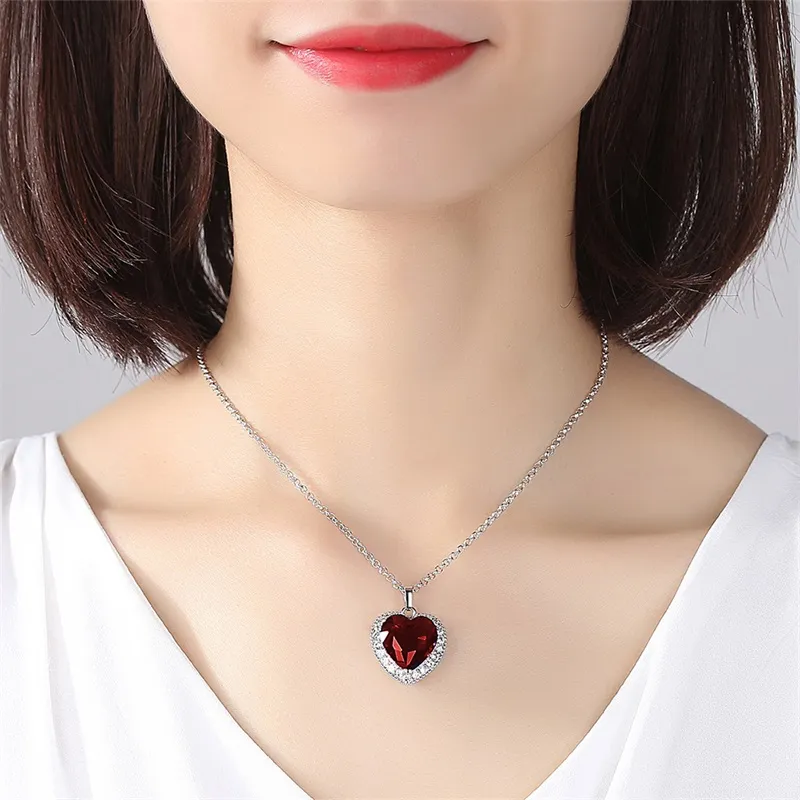 Collana con pendente a cuore titanic cuore dell'oceano blu_voghion.com