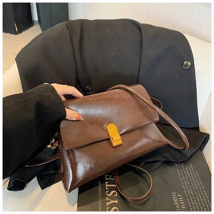 Strukturerad axelremsväska och crossbody väska för damer_voghion.com