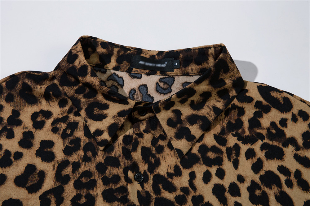 Camicia a maniche corte con stampa leopardata da uomo, stile casual estivo americano da strada, design accattivante, tendenza della camicia cardigan con bottoni larghi_voghion.com