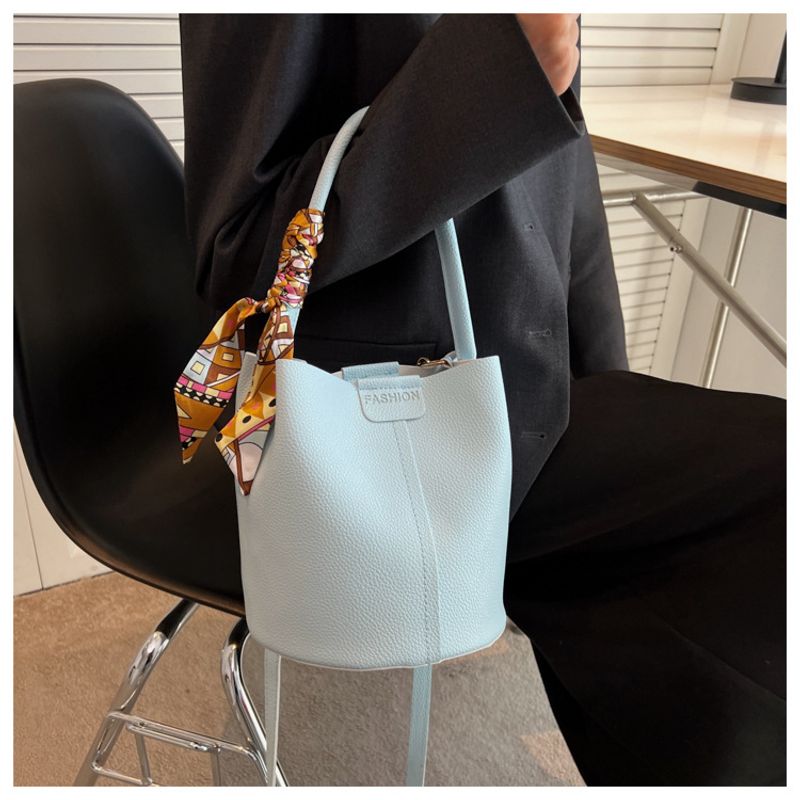Nuovo per le donne alla moda e di alta qualità sciarpa di seta semplice borsa a tracolla secchiello tenuta a mano_voghion.com