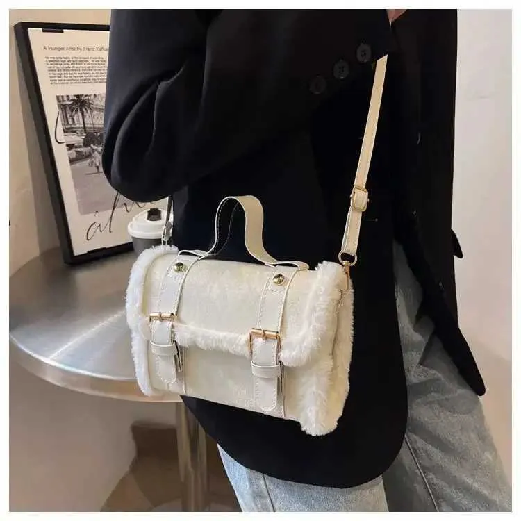 Winter Frauen Crossbody/schulter 2023 Neue Lamm Plüsch Veet Tasche Dame Kleine Quadratische Handtasche Französisch Korea StyleC241106_voghion.com