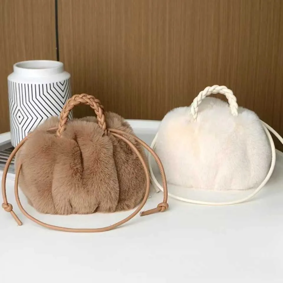 Sac de créateur pour femme en forme de croix, sac à main pour femme novice en peluche artificielle, niche à la mode, nuage plissé_voghion.com