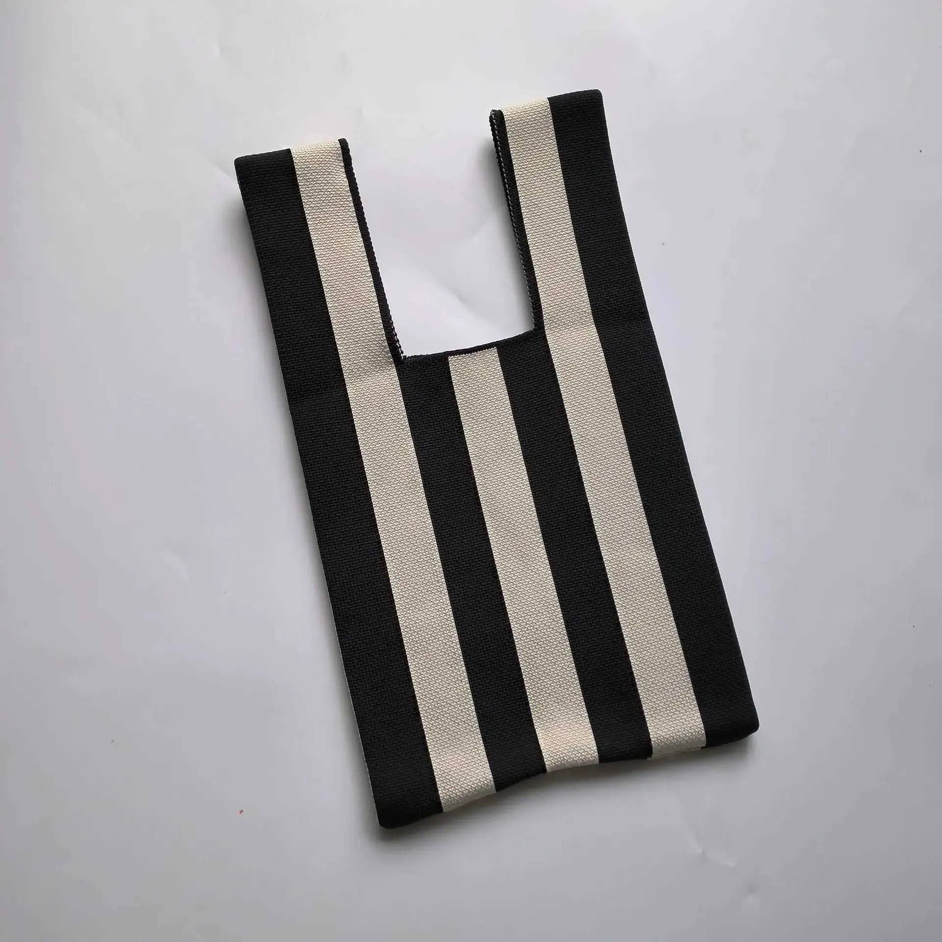 New Knitted Bag Striped Wool Text Twisted Handbag K-style Niche Design Complete Set Y241106_voghion.com