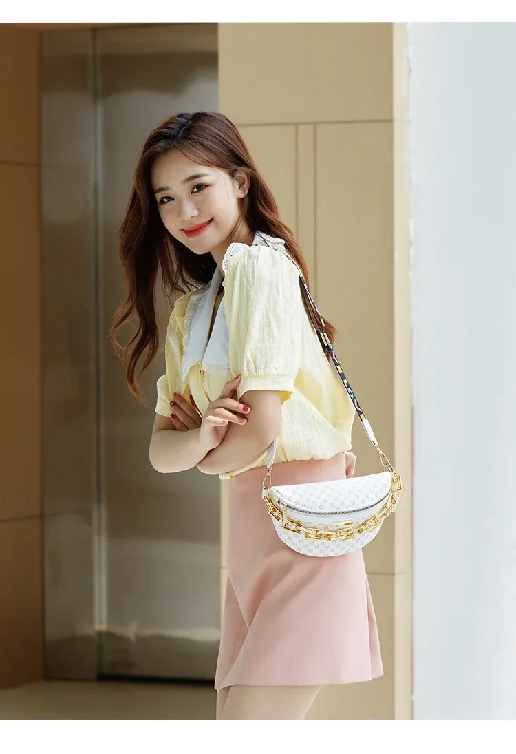 Sac banane bandoulière tendance femme 2023, imprimé léopard simple et décontracté, porté épaule ou buste._voghion.com