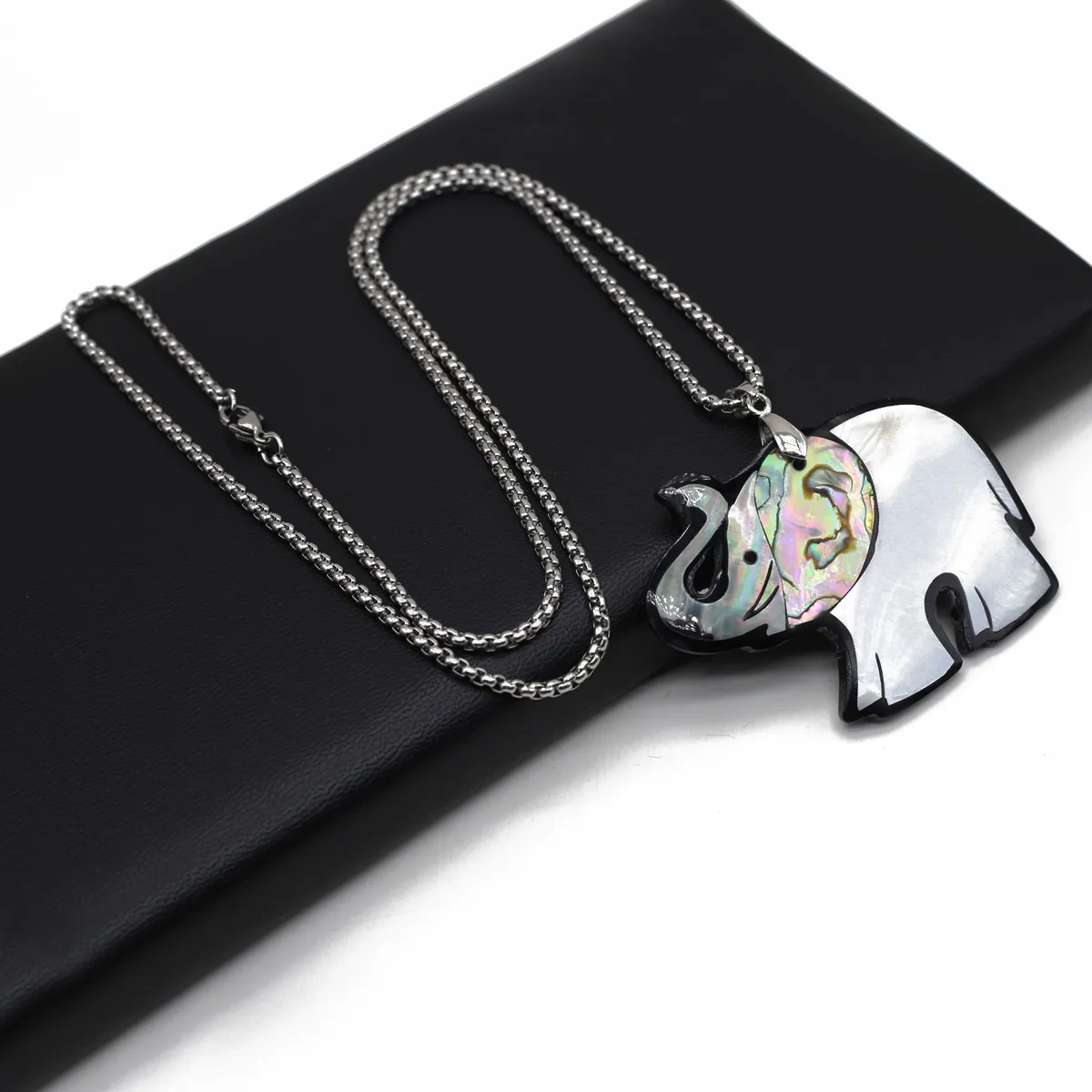 Collane con ciondolo Collana con conchiglia naturale Forma di elefante Abalone Catena in acciaio inossidabile bianca e nera Ciondoli per gioielli_voghion.com