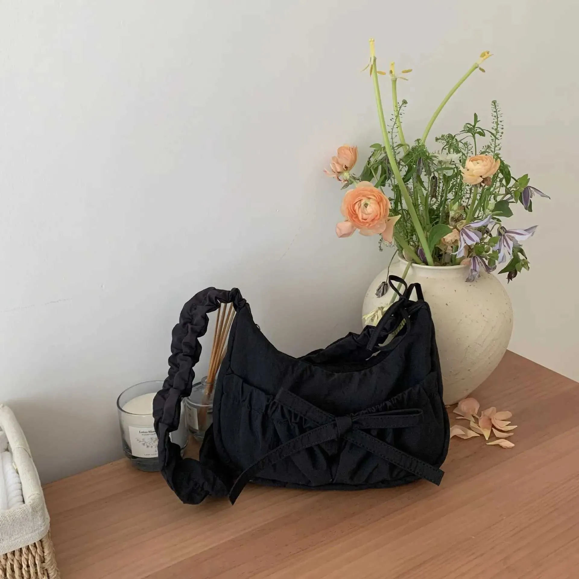 Womens Waterproof Nylon Shoulder Bag Large Capacity Handbag Tote_voghion.com