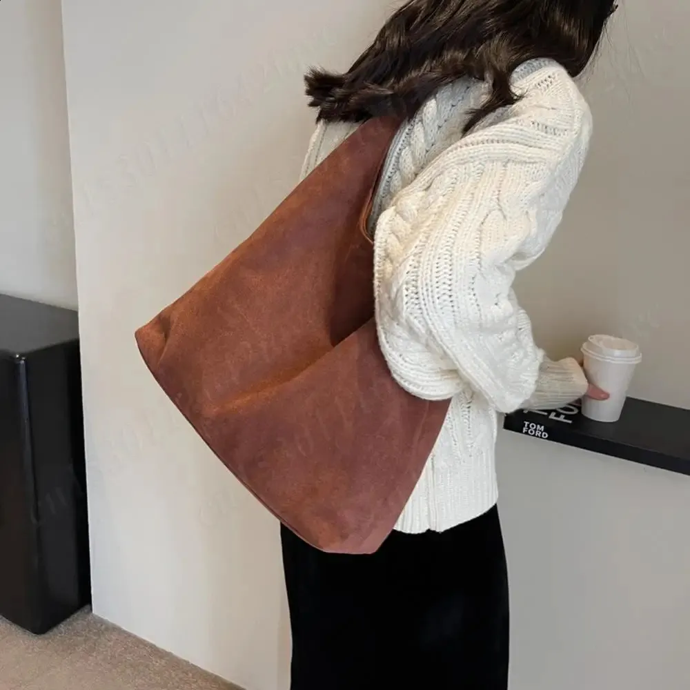 Borsa a tracolla semplice in pelle scamosciata vintage da donna, grande capacità, elegante, da viaggio, con chiusura a gancio, in tinta unita, 240919_voghion.com