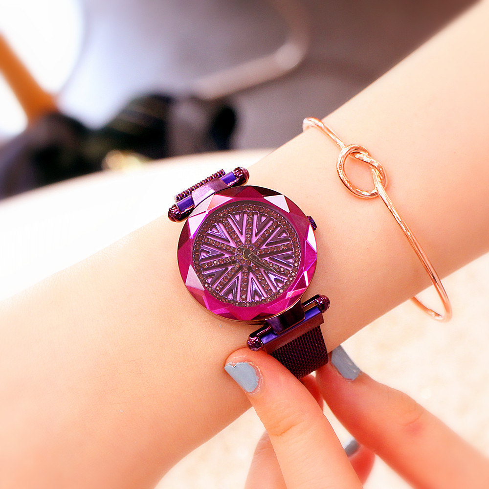 Célèbre sur Internet, nouveau avec incrustation de diamants pour femmes, fonctionnant dans le temps, quartz étanche à deux aiguilles à la mode pour femmes_voghion.com