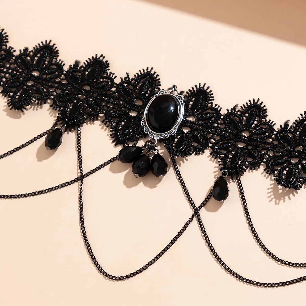 Ketten dunkler Stil Gothic Rose Blumenspitze Choker Halskette für Frauen Schwarz Acryl Tropfen Anhänger Quaste Kragen Lolita_voghion.com