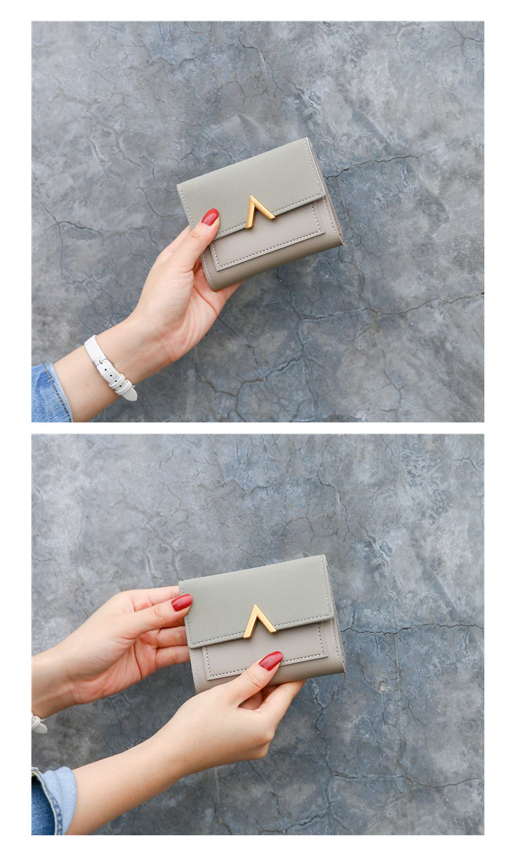Women's Short Wallet Retro Patchwork Metal V Decorative Buckle_voghion.com