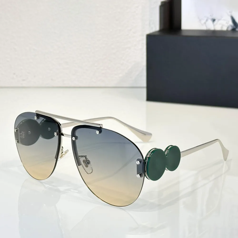 Zonnebril voor dames en heren zwart design voor strand en feest_voghion.com