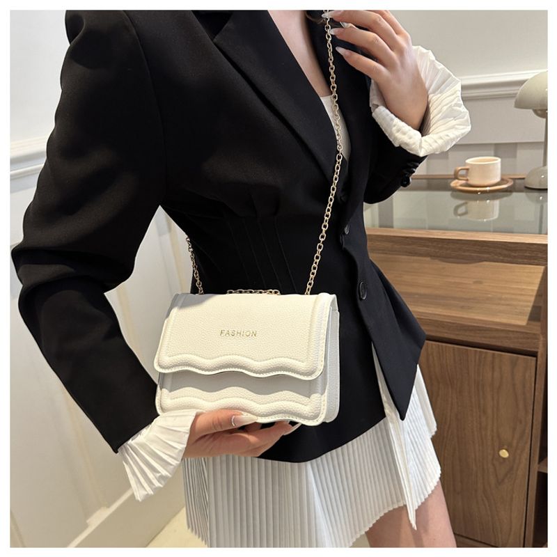 Strukturierte Achseltasche für Damen 2024, neues Nischendesign, Wellenkette, Umhängetasche mit einfacher Struktur_voghion.com