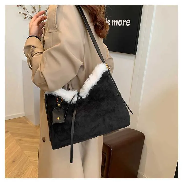 Sacs à bandoulière en daim de grande capacité pour femmes, sacoches solides et souples, sacs décontractés pour l'automne et l'hiver, patch en peluche pour femmes_voghion.com