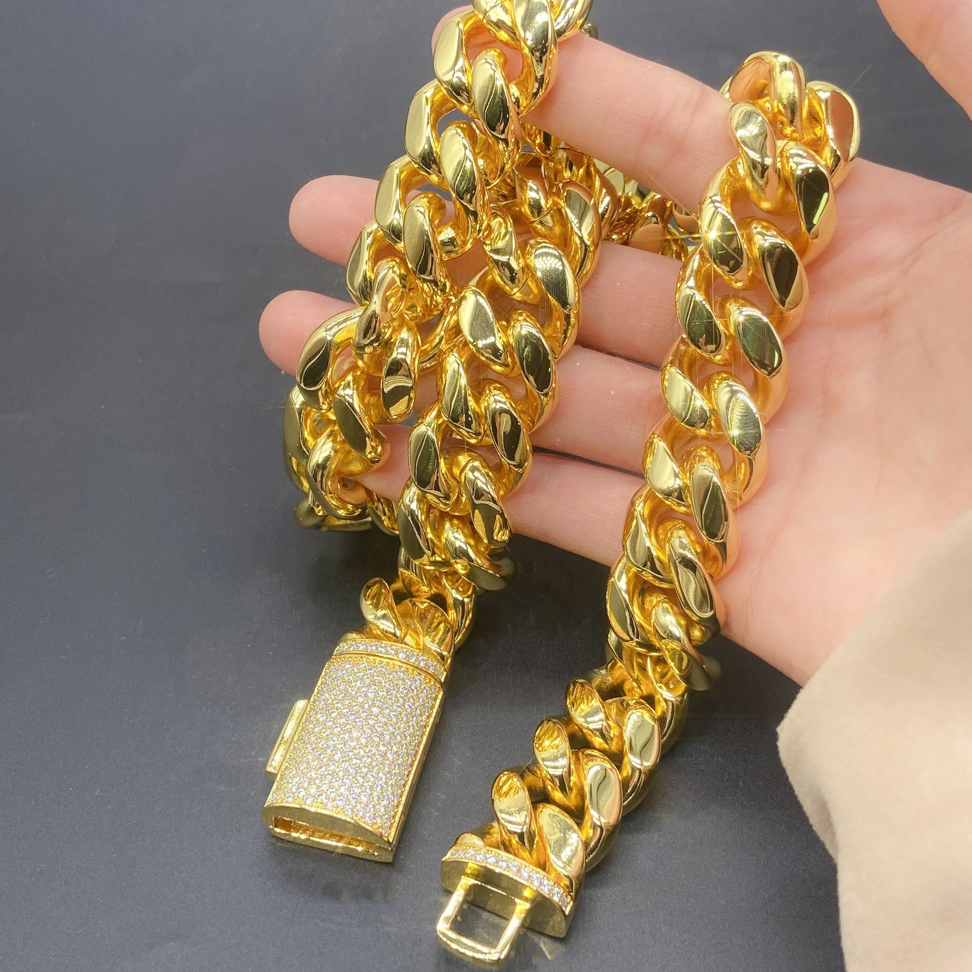 Miami kubai link designer férfi karkötő 12 mm-es és 14 mm-es széles arany lánc mikroberakásos moissanit gyémánttal csatban rapper csípődíszítéssel_voghion.com