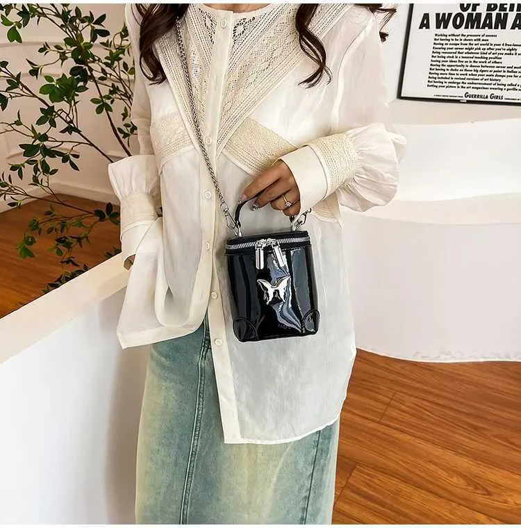 Damen Umhängetasche Aus Lackleder Mit Schmetterling Und Kette_voghion.com