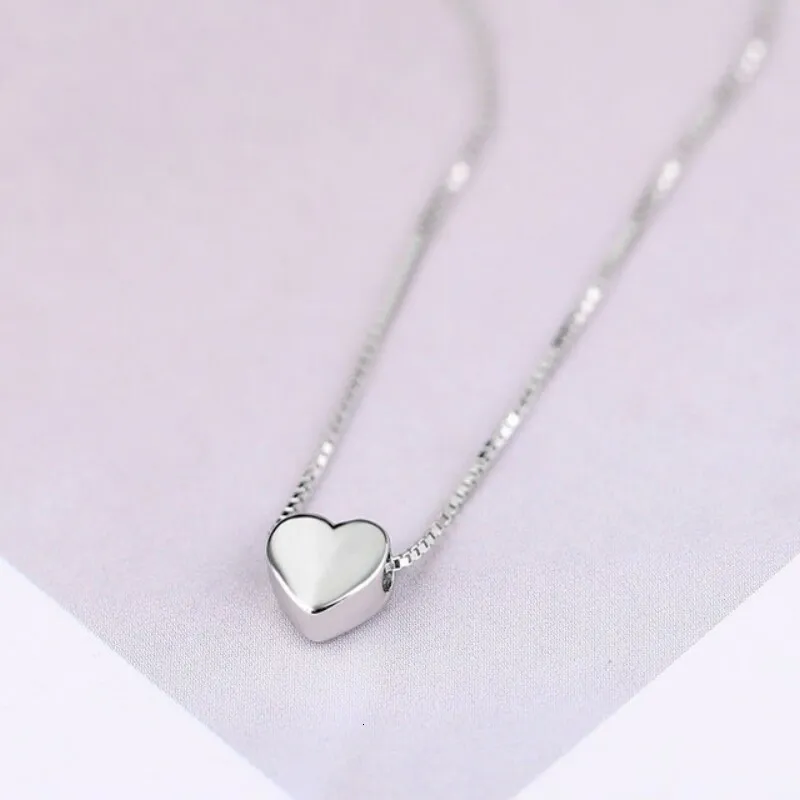 Collares de moda minimalistas con colgante liso en forma de corazón de plata esterlina, bonito collar con dije para mujer 230426_voghion.com