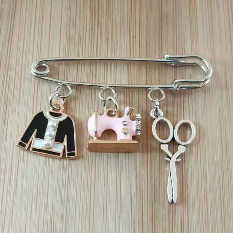 Broche thème couture pour créateurs de mode et couturiers_voghion.com