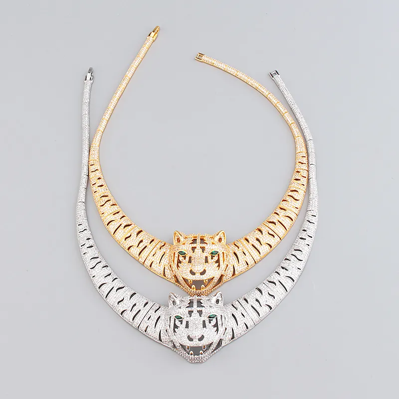 Leopard Head Jewelry Set With Gold Bracelet And Diamond Choker_voghion.com