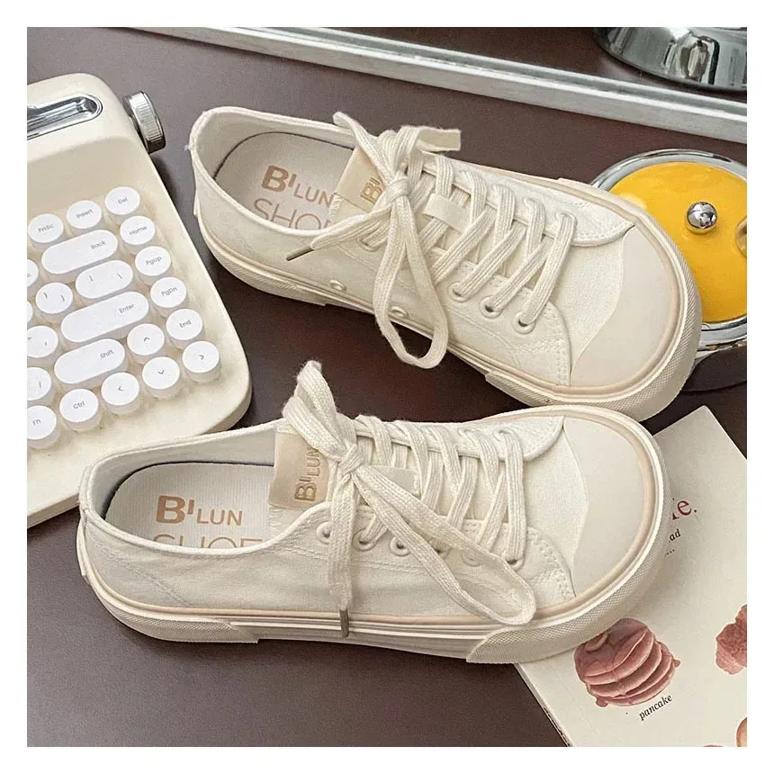 Baskets en toile confortables et polyvalentes pour femmes, style coréen, tendance printemps-été, chaussures décontractées pour femmes 240624_voghion.com
