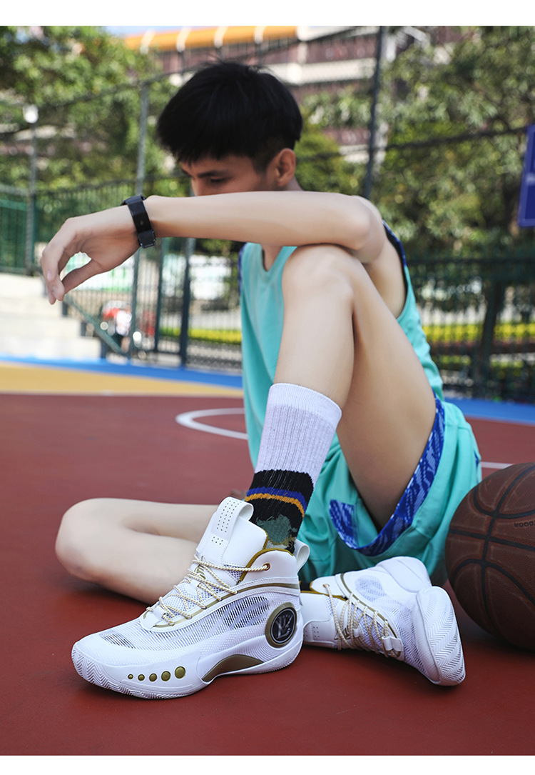 Scarpe da basket Nuove scarpe da ginnastica bianche traspiranti per studenti Stivali da battaglia reali_voghion.com
