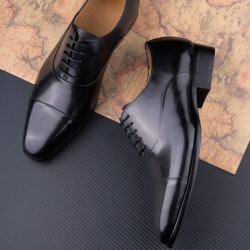 Chaussures Oxford noires pour homme, élégantes et de haute qualité, en cuir véritable, faites main. Idéales pour le bureau ou les soirées formelles._voghion.com