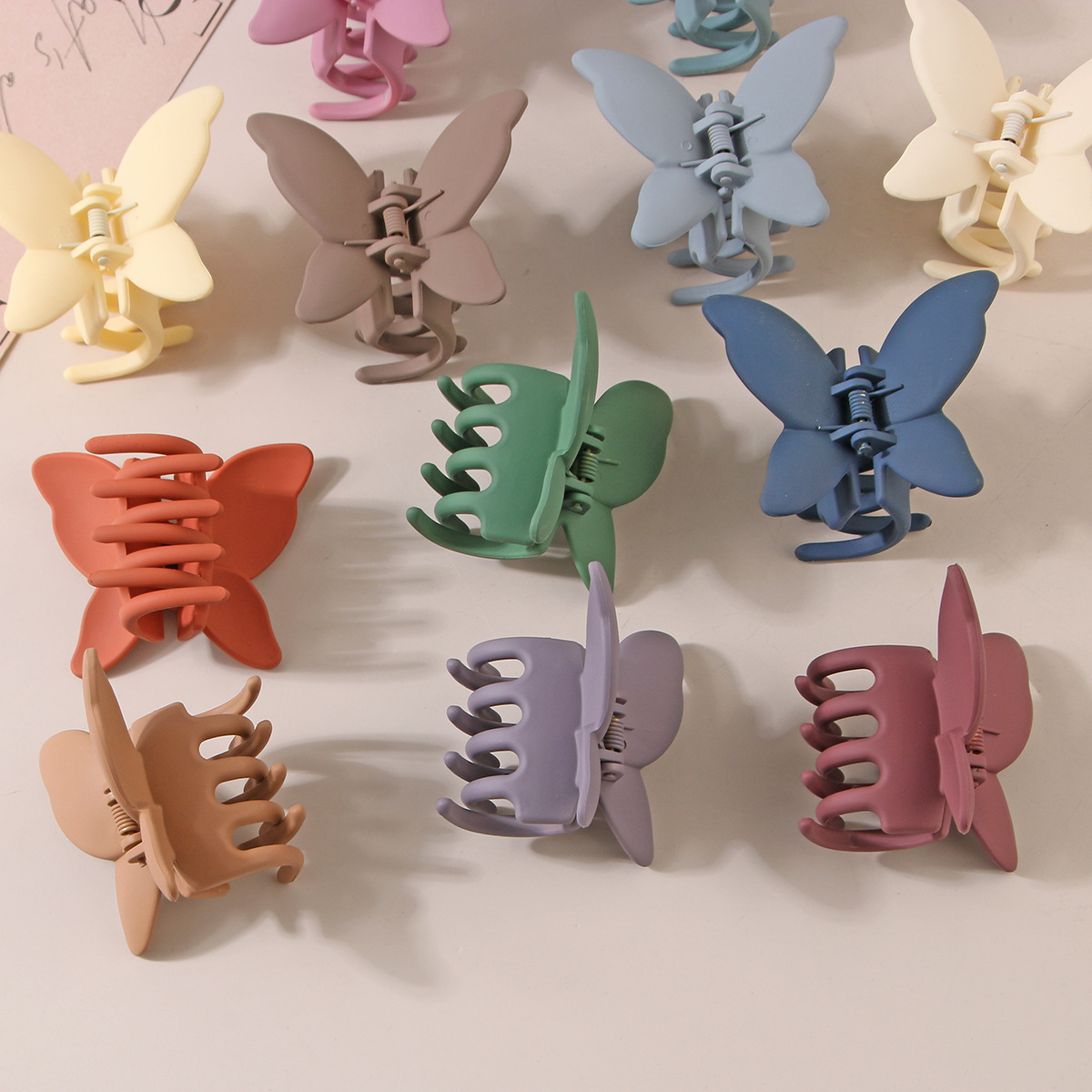 Schmetterlings-Haarklammer, Haarschmuck, mattierter Sprühfarbeneffekt, Persönlichkeit, modischer Hinterkopf-Haarklammer_voghion.com