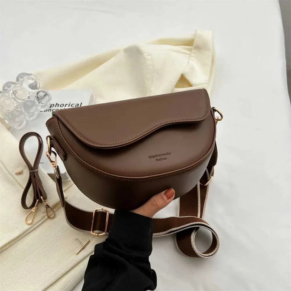 Women's Crossbody Bag With Stylish Red Strap Shoulder Bag Elegant_voghion.com