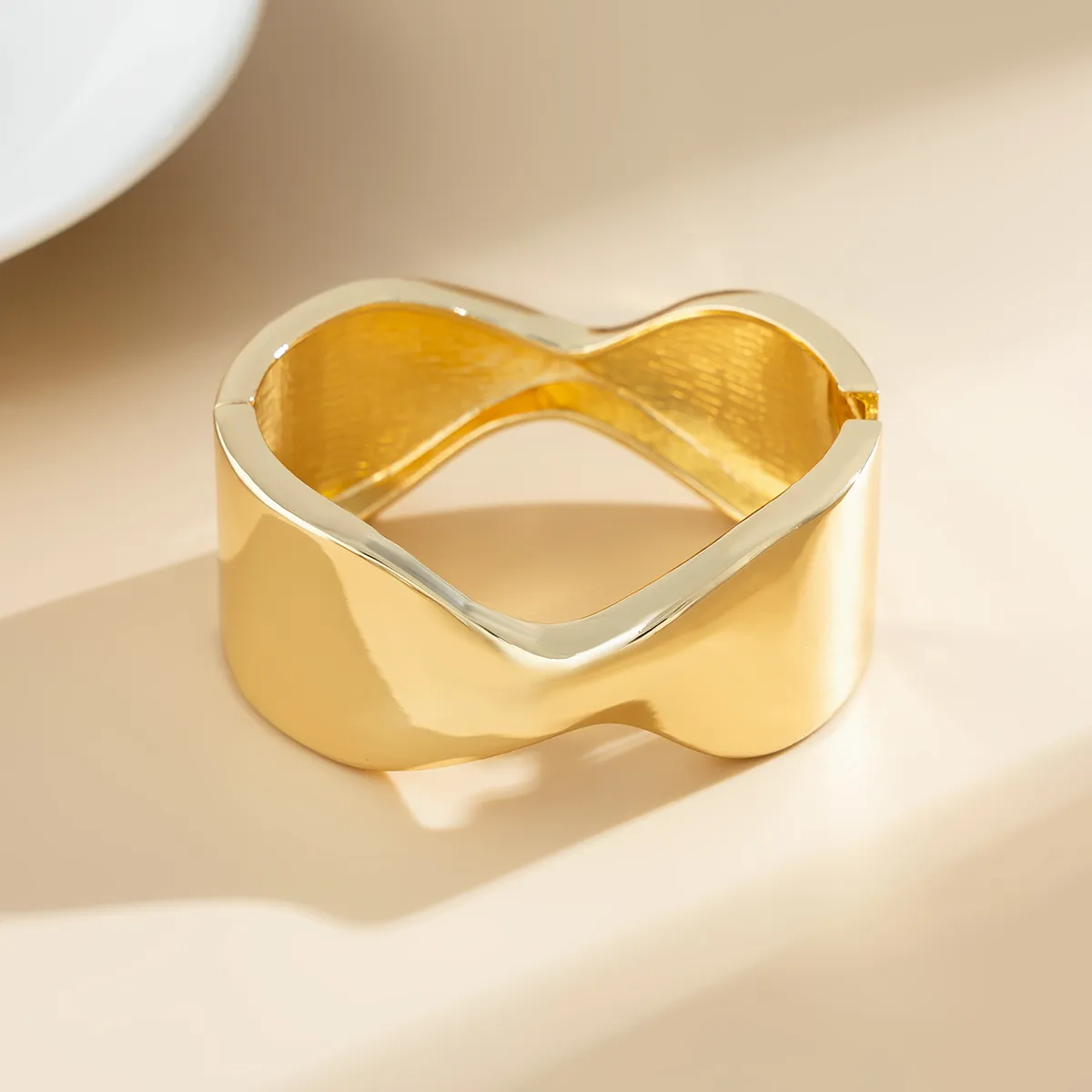 Brazalete grande de metal brillante Lacteo para mujer, con personalidad de moda, estilo viento exagerado, para fiestas de verano, banquetes, joyería_voghion.com