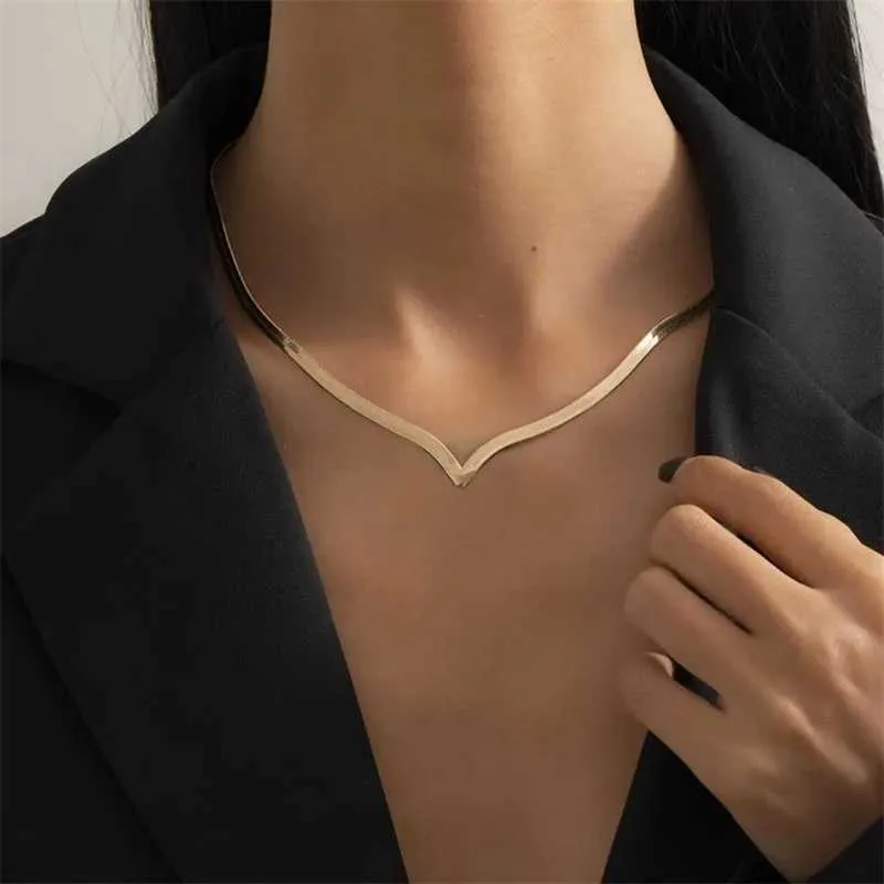 Colliers pendentifs pour femmes, simples et créatifs, en forme de V, serpent plat, chaîne à lame tendance, accessoires bijoux_voghion.com