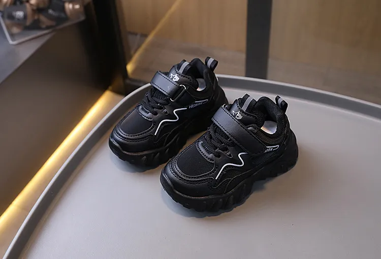 Witte zwarte kindersportschoenen voor jongens en meisjes, modieuze antislipschoenen voor studenten, Happysteps outdoor peutersneakers_voghion.com