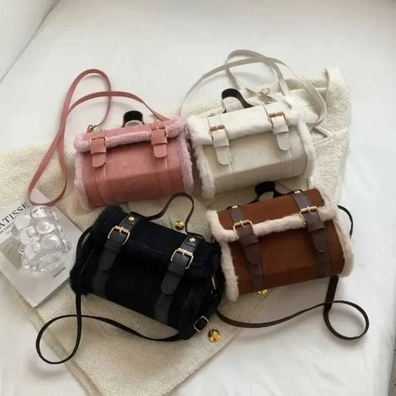 Winter Frauen Crossbody/schulter 2023 Neue Lamm Plüsch Veet Tasche Dame Kleine Quadratische Handtasche Französisch Korea StyleC241106_voghion.com