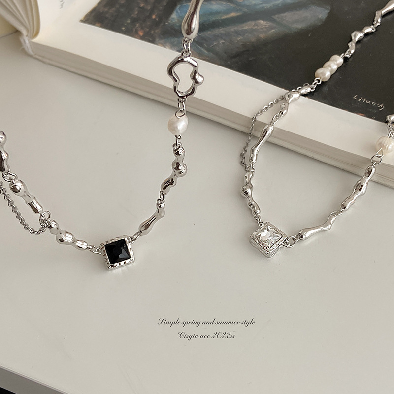 Natürliche Süßwasserperlen-Spleißhalskette für Damen, süßer und cooler Hot-Girl-Stil, High-End-Design, Nischen-Schlüsselbeinkette aus Titanstahl_voghion.com