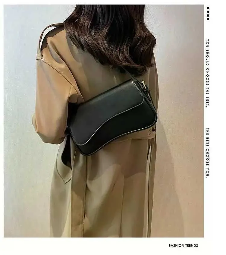 Vintage Leather Crossbody Bag For Women Small Flap Shoulder Bag_voghion.com