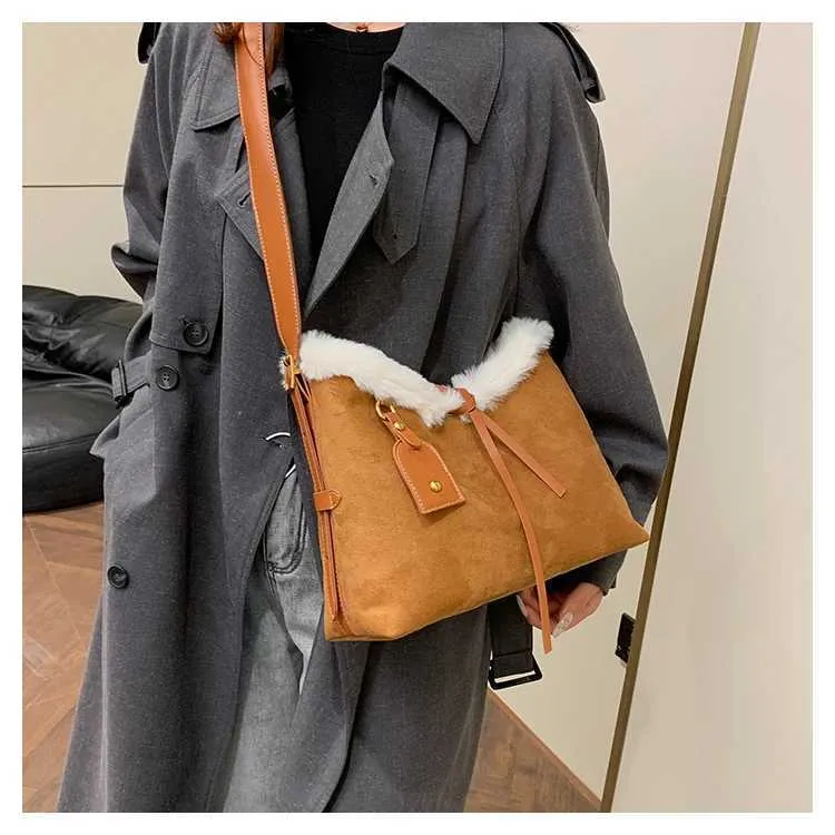 Sacs à bandoulière en daim de grande capacité pour femmes, sacoches solides et souples, sacs décontractés pour l'automne et l'hiver, patch en peluche pour femmes_voghion.com