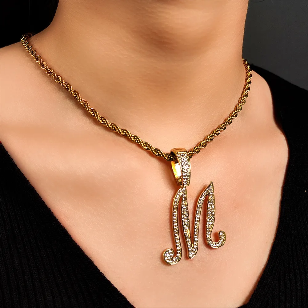 Collier pendentif lettre initiale cursive, acier inoxydable strass_voghion.com