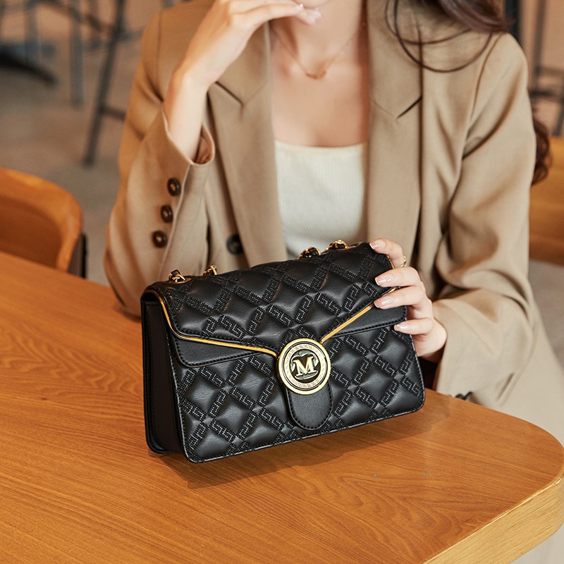 Niche exquise pour les femmes en 2024, nouveau petit sac carré à chaîne de style occidental, sac à bandoulière simple polyvalent