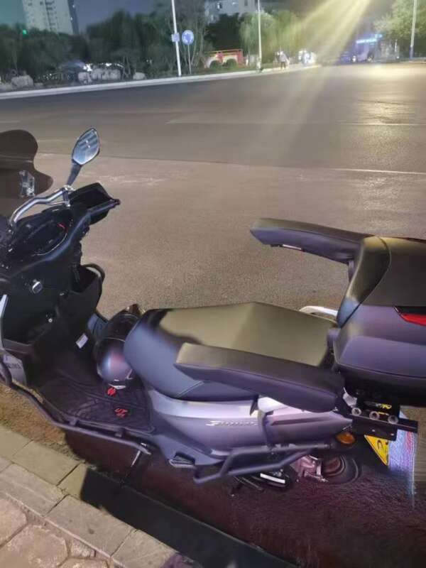 VB7 Motorrad Rücksitz Modifiziertes Zubehör Elektrofahrzeug Universelle Sicherheit Kinderarmlehne Verdickt Faltbar_voghion.com