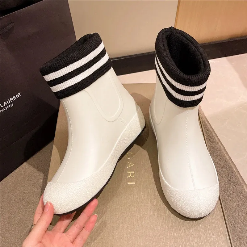Solide Herrenmode Regenstiefel Gummi Casual Ankle Bootie Rutschfeste Watschuhe für Damen Warme Regenschuhe zum Spazierengehen auf der Straße 2_voghion.com