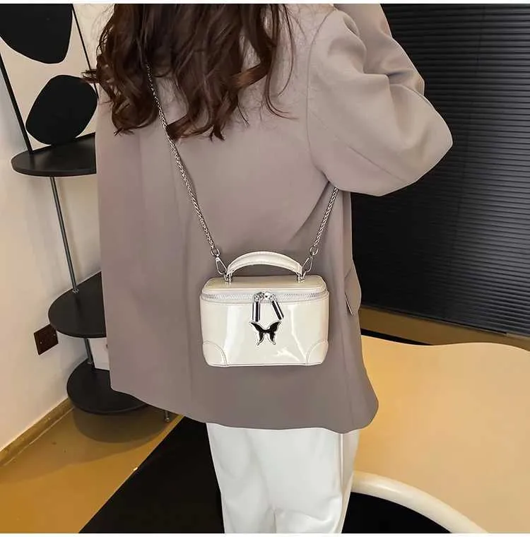 Damen Umhängetasche Aus Lackleder Mit Schmetterling Und Kette_voghion.com