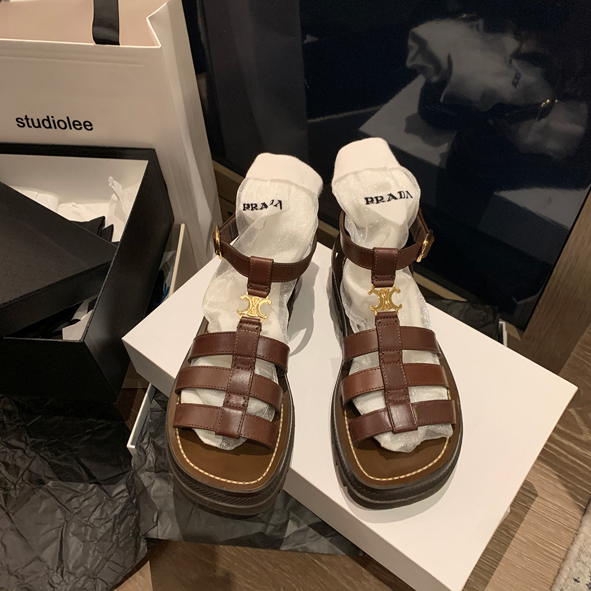 Women's Korean Version Of The Summer New Thick Bottom Buckle Small Fragrant Wind Fashion Casual Beach Roman Shoes