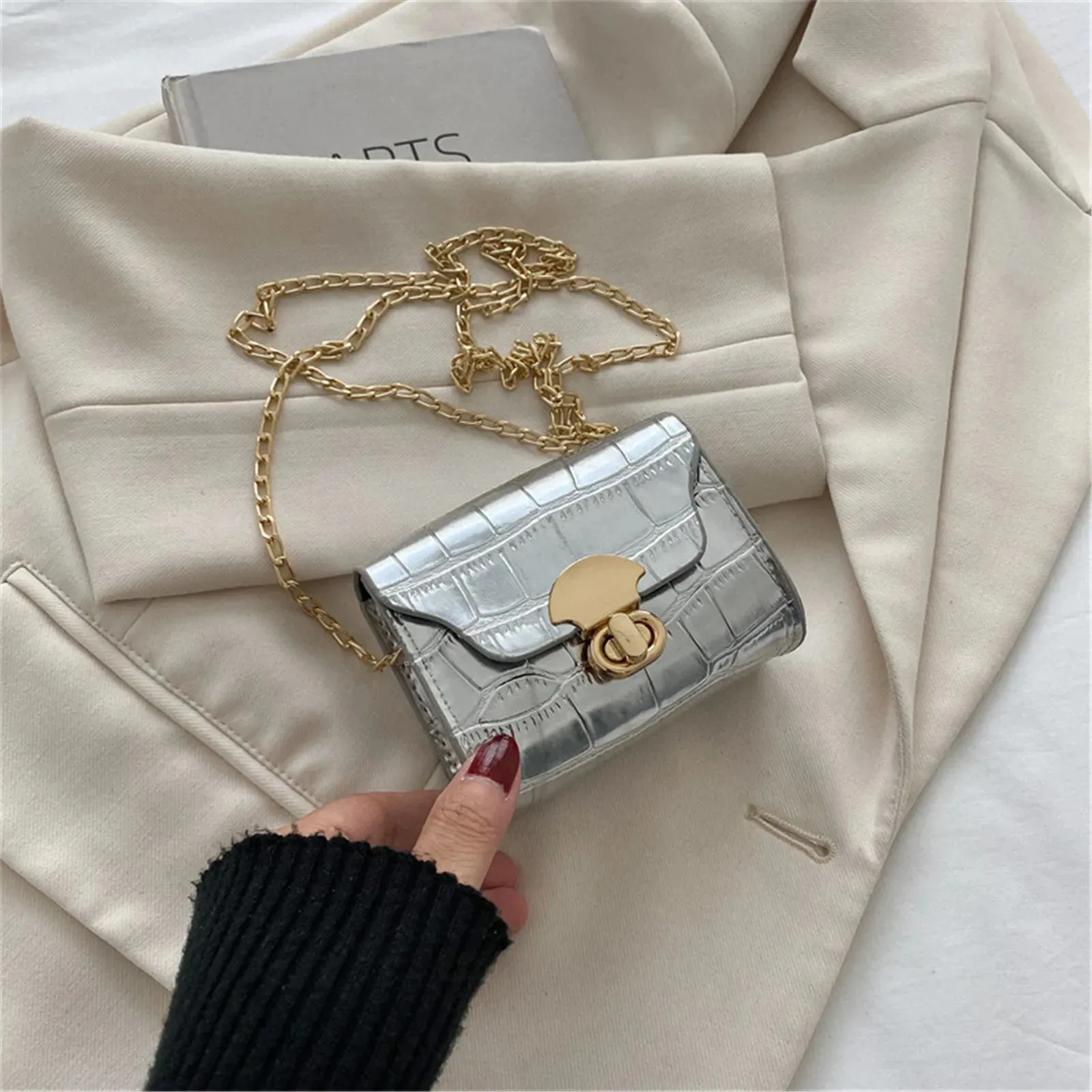 Koreanischen Stil Leder Helle Oberfläche Schulter Kette Mini Umhängetasche Mode Metall Schnalle Kleine Brieftasche Lippenstift Tasche_voghion.com