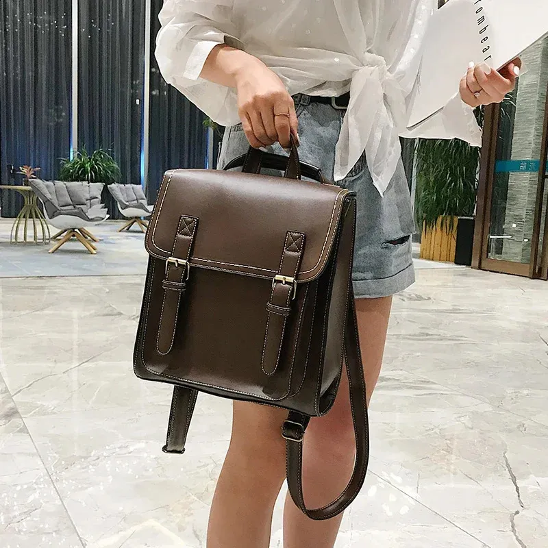 Mochila casual para mujer con bolsillo interior y solapa_voghion.com